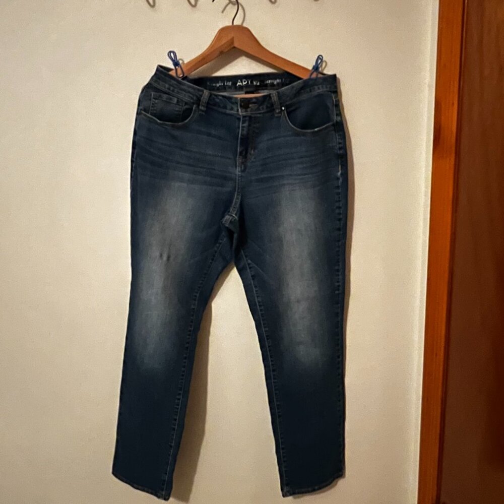 GENTLEY USED} Apt. 9, Straight Leg, Curvy Jeans, Faded Denim Blue/ Size 12